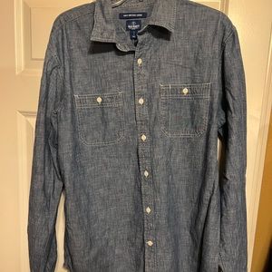 Old Navy chambray denim. Men’s size XL. Slim cut. Liked new!